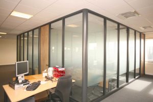 frosted-glass-top-partitions